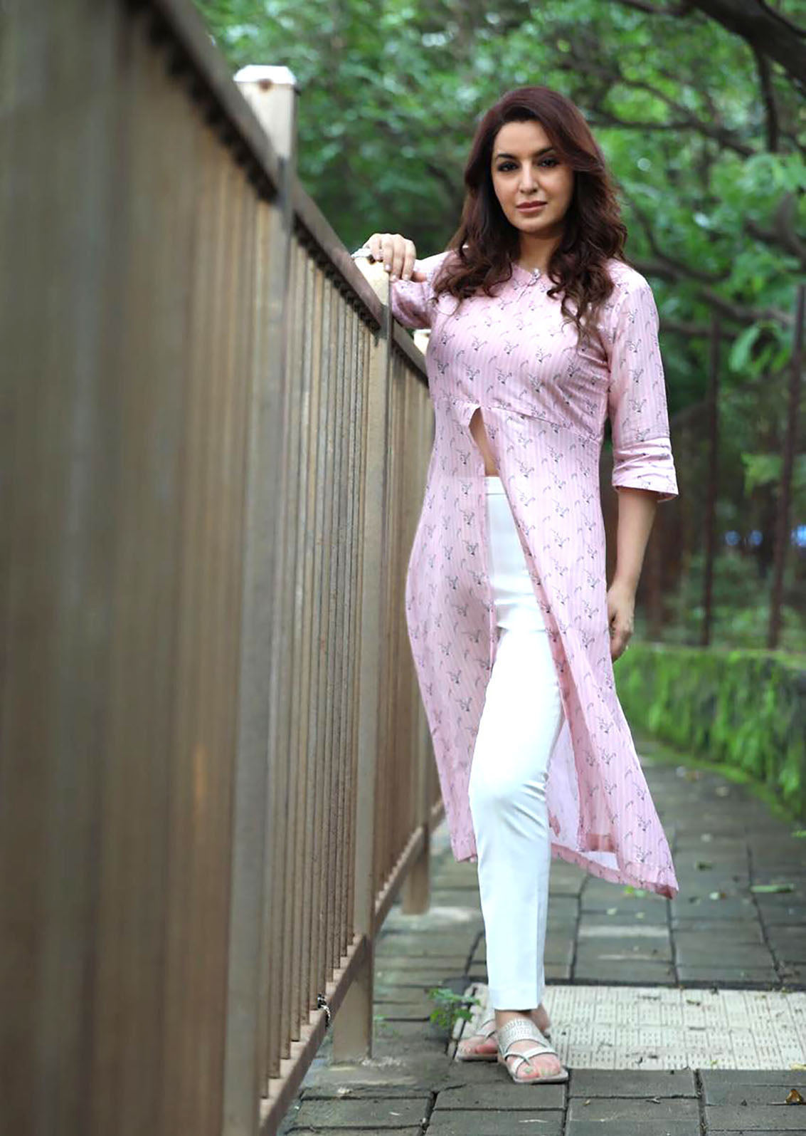 Tisca Chopra in Rose Pink Front Slit Kurta | Buy Online at Alokik