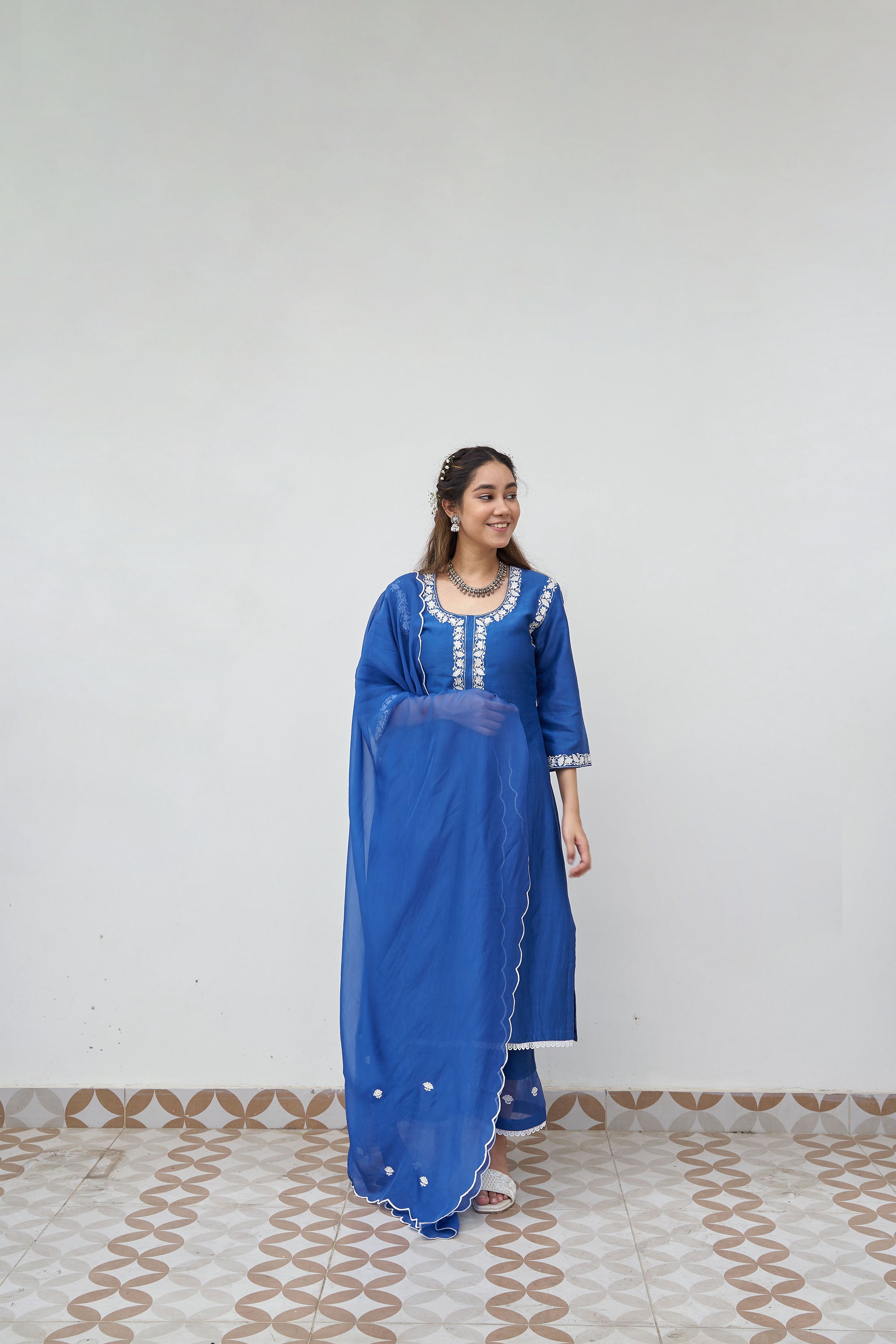 Royal Blue Silk Chanderi Embroidered Kurta Set With Silk Organza Dupatta (Set of 3)
