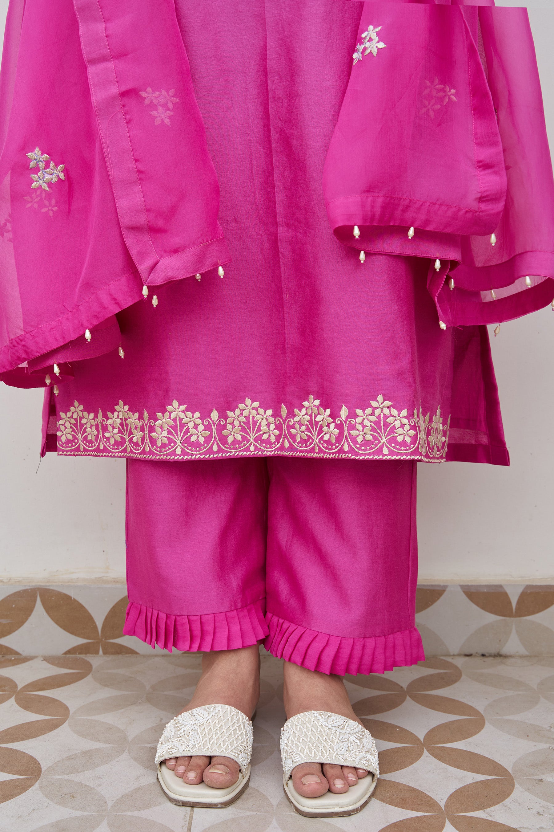 Magenta Silk Chanderi Embroidered Kurta Set With Silk Organza Dupatta (Set of 3)